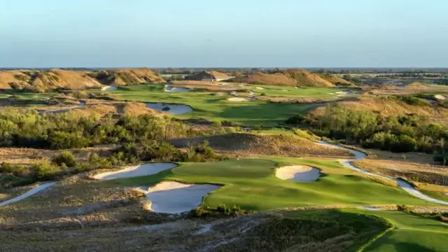 14th-Hole-Streamsong_Red-Course_DSC09658-2100×1400-663b50a0-39a9-4d3e-af3d-f0c0680992bb-1600×1067